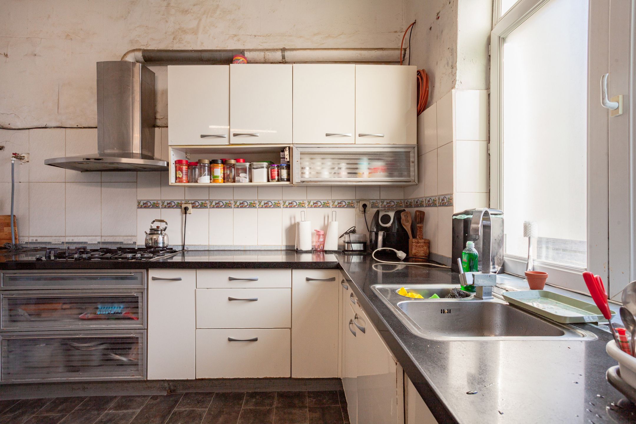 Op te frissen gezinswoning op toplocatie! foto 6