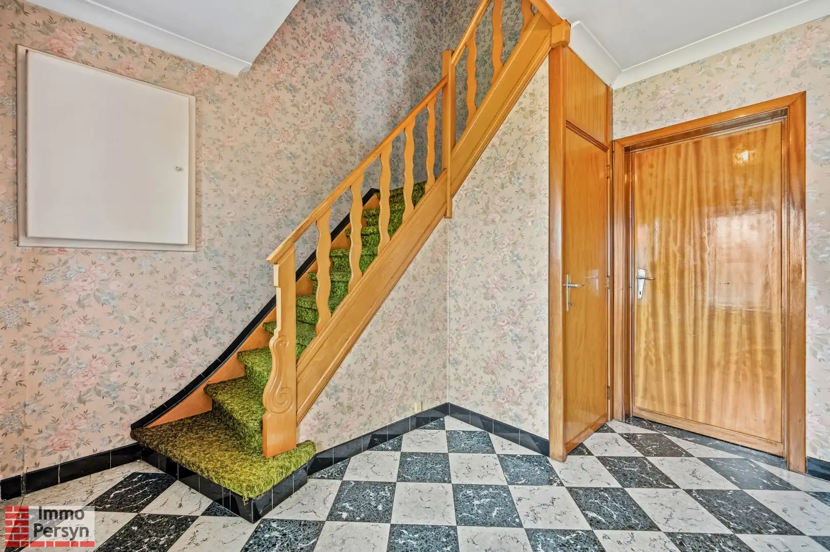 Karaktervolle renovatiewoning met achteruitweg te Messelbroek foto 3