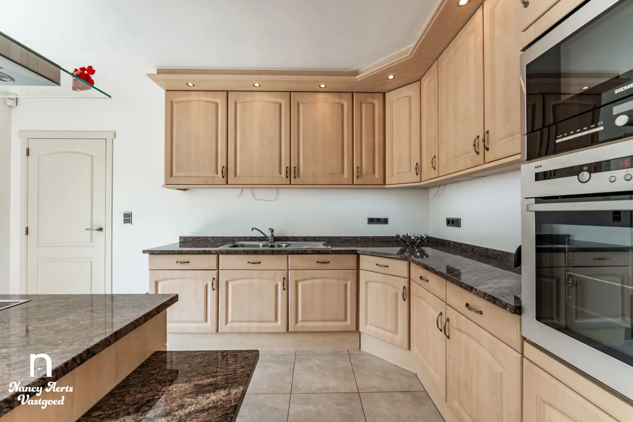 Ruime instapklare woning met prachtige tuin en 4 slaapkamers foto 9