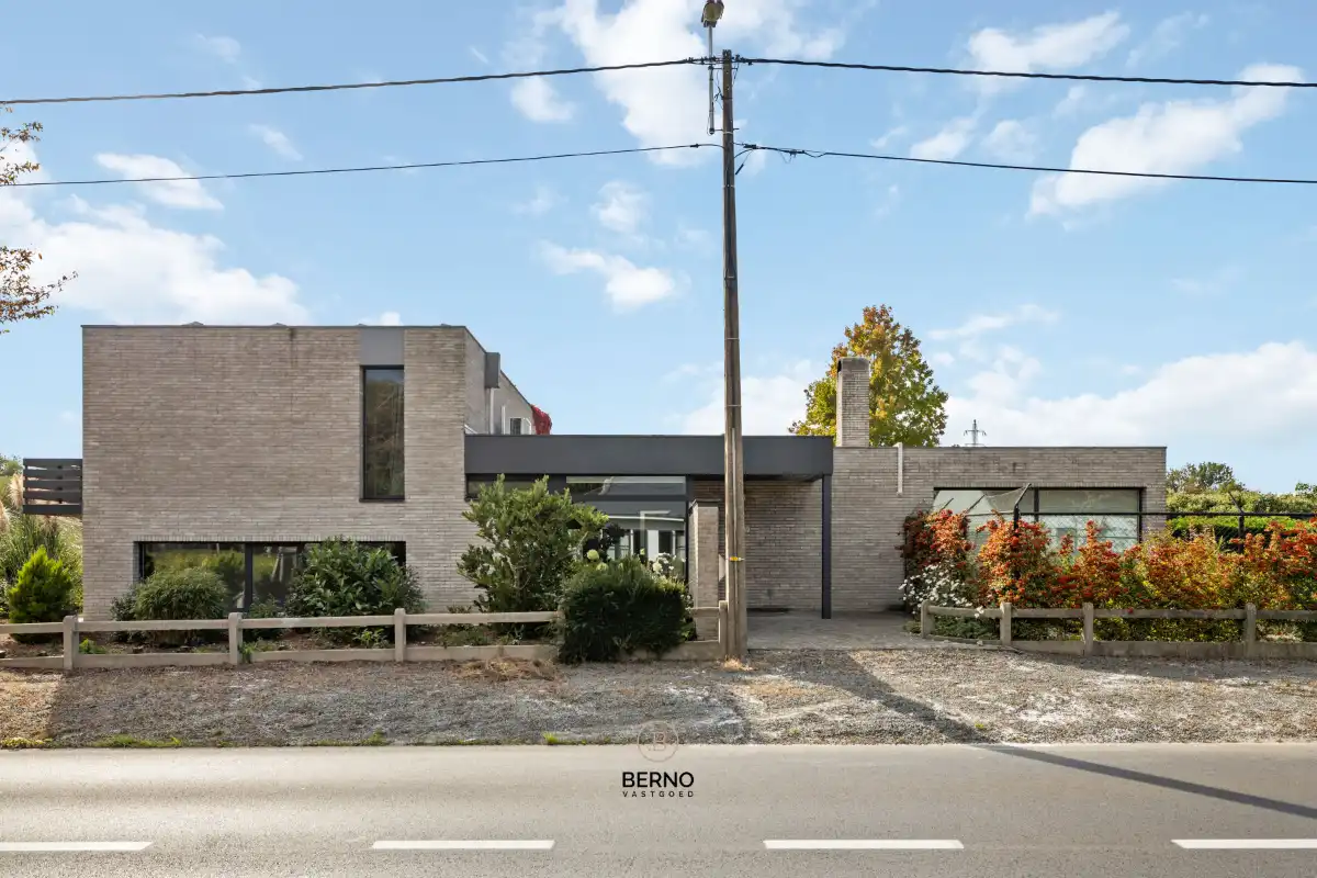 Karaktervolle woning met 5 slaapkamers foto {{pictureIndex}}