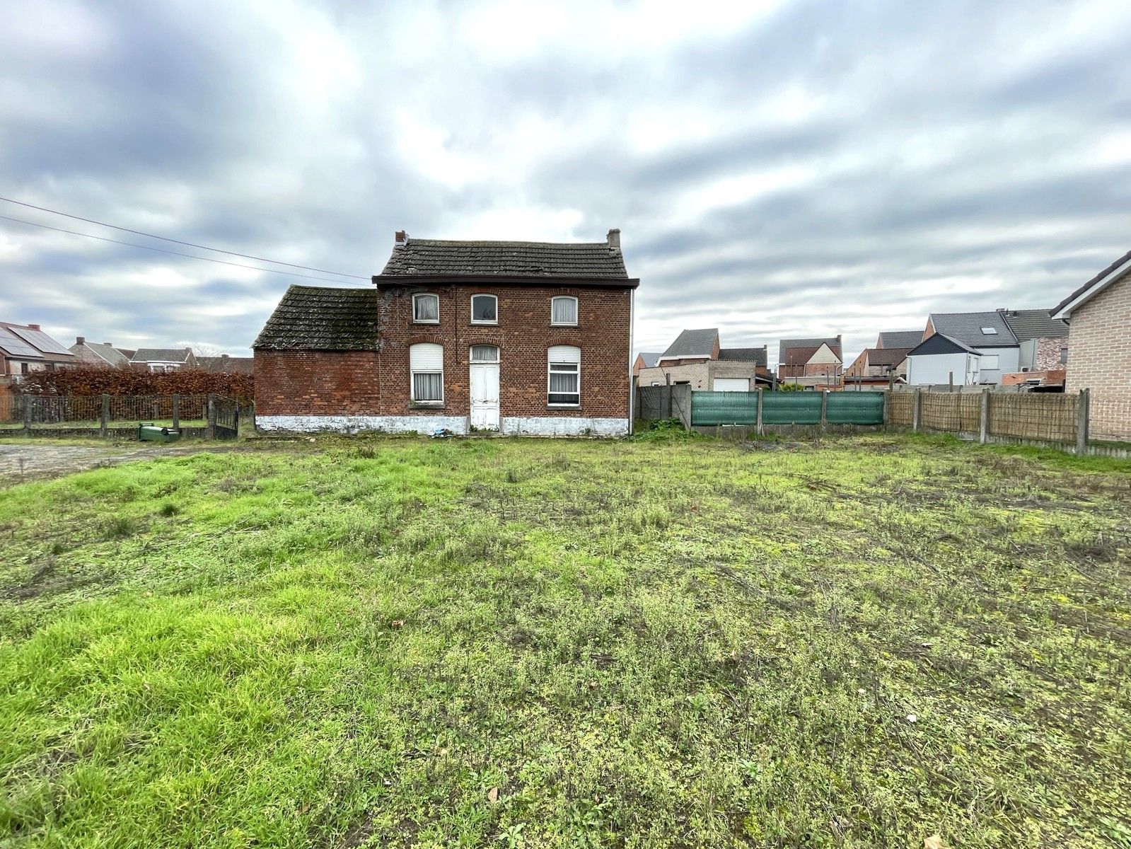 Ruim perceel bouwgrond van 847m² in het hart van Berlare foto 3