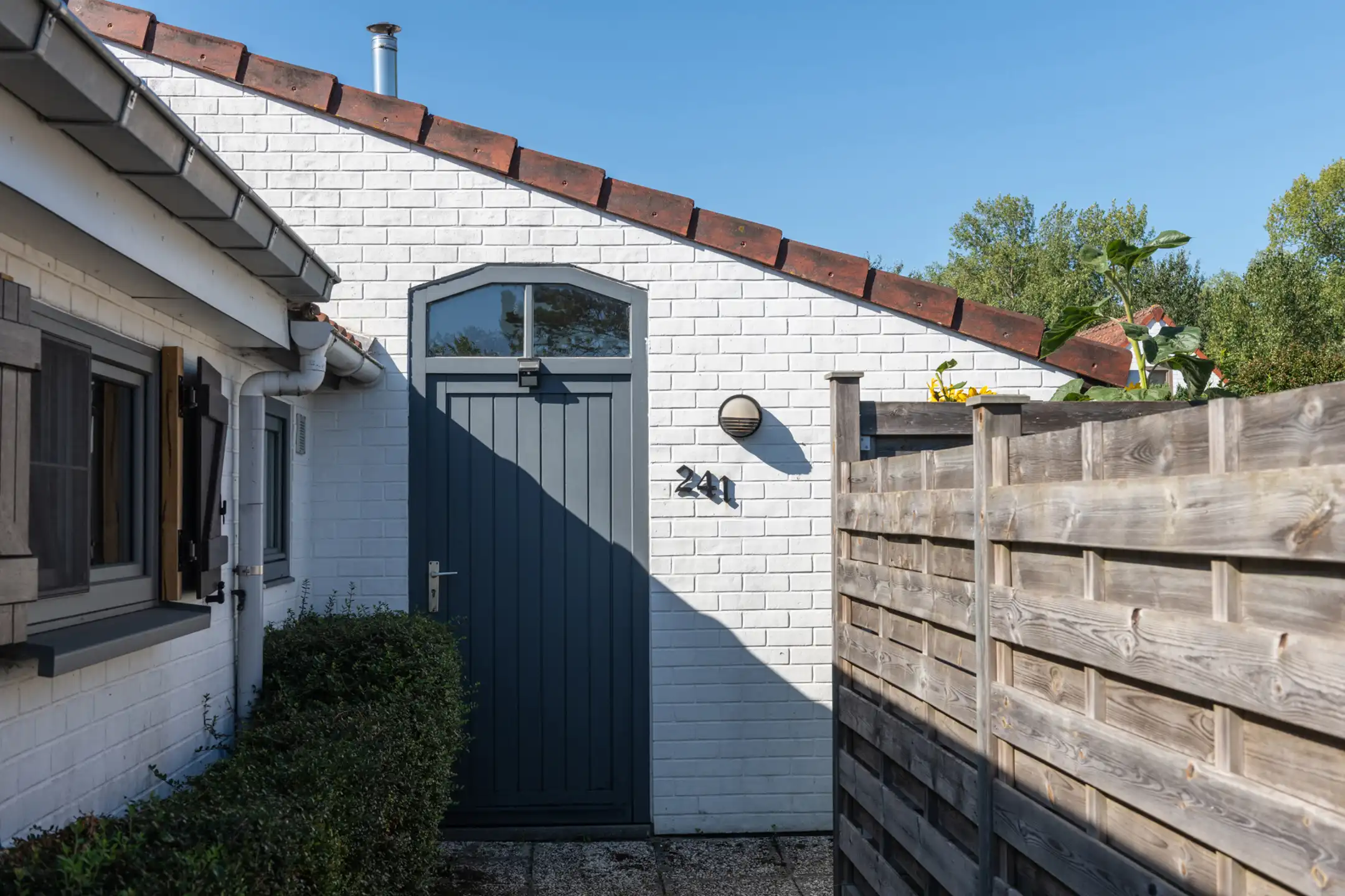 Charmant duinenhuisje aan natuurreservaat – 2 slaapkamers, tuin & parking. foto 3