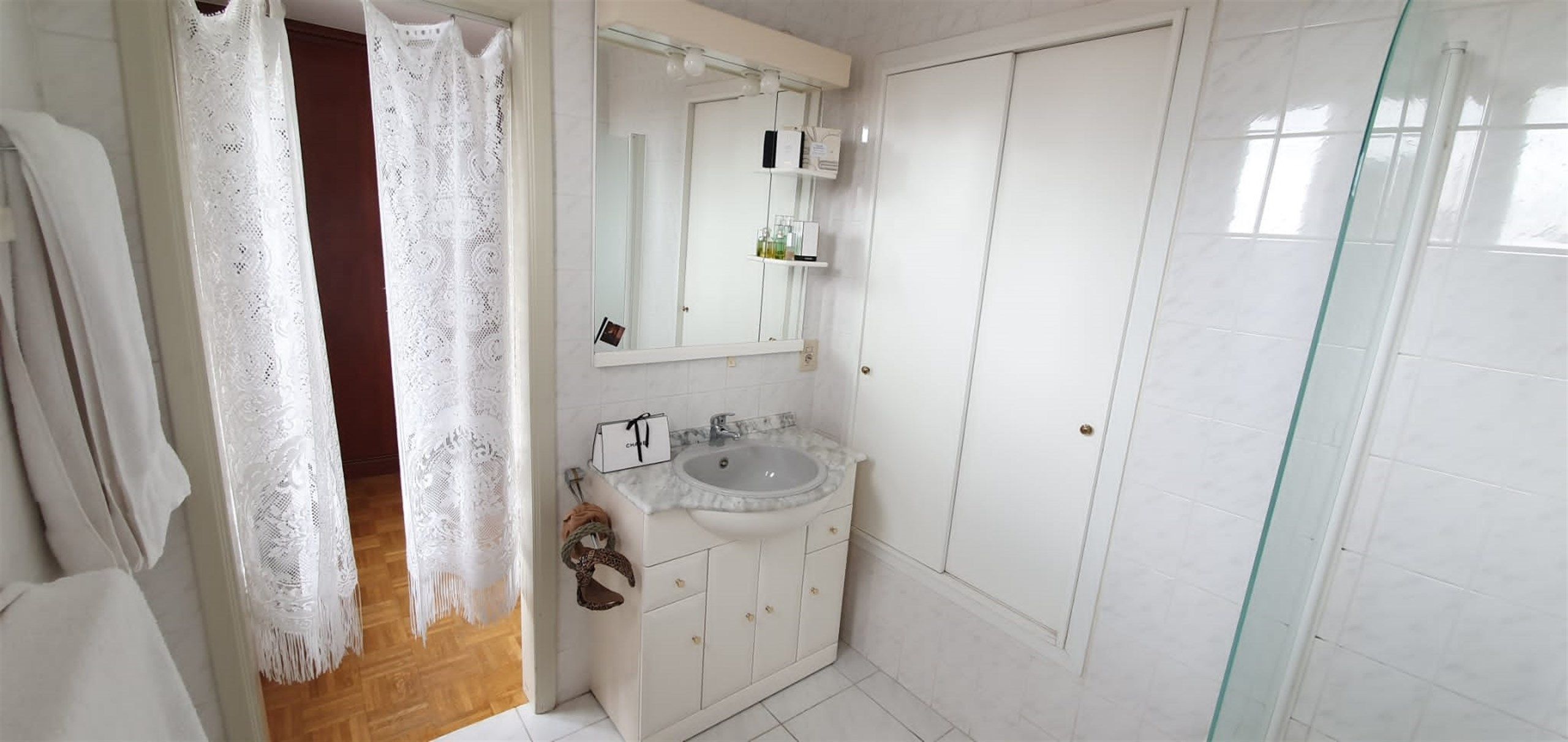 Bijzonder leuk 1 slaapkamer-appartement met dakterras foto 15