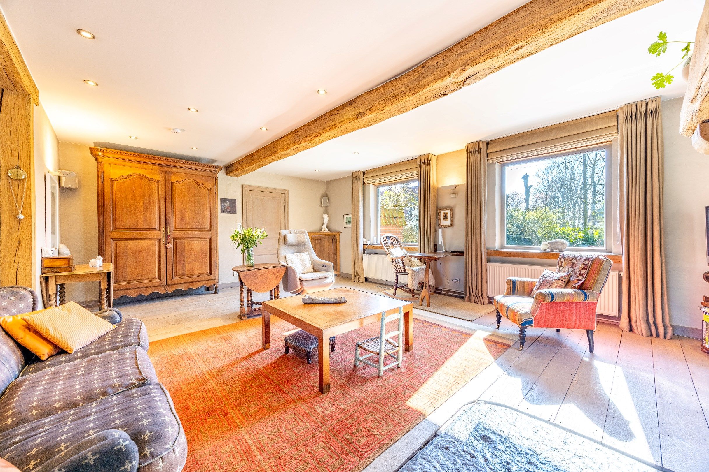 CHARMEVOLLE VILLA OP 1.929 M² MET ZWEMBAD foto 5