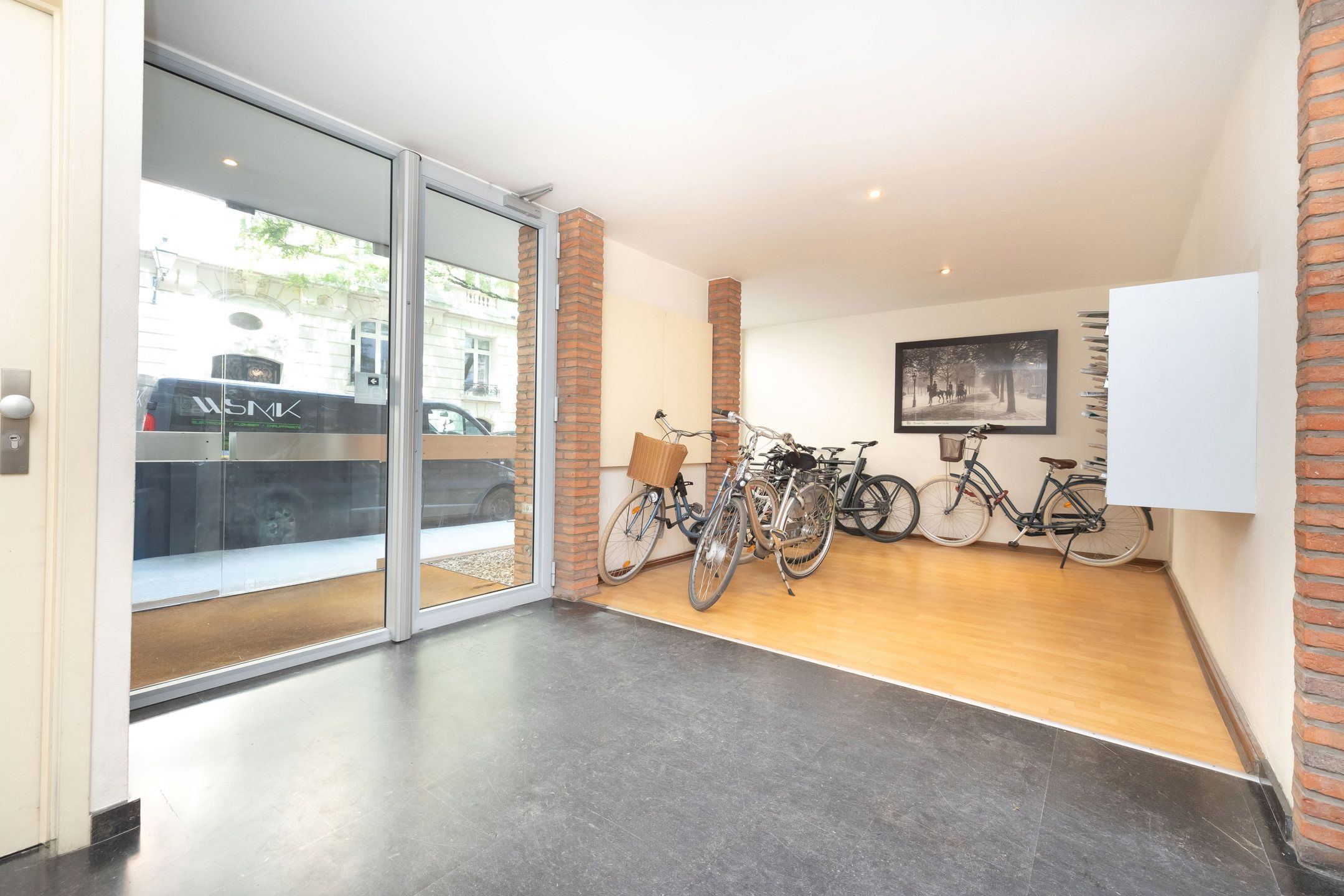 Mooie, zeer lichte studio foto 11