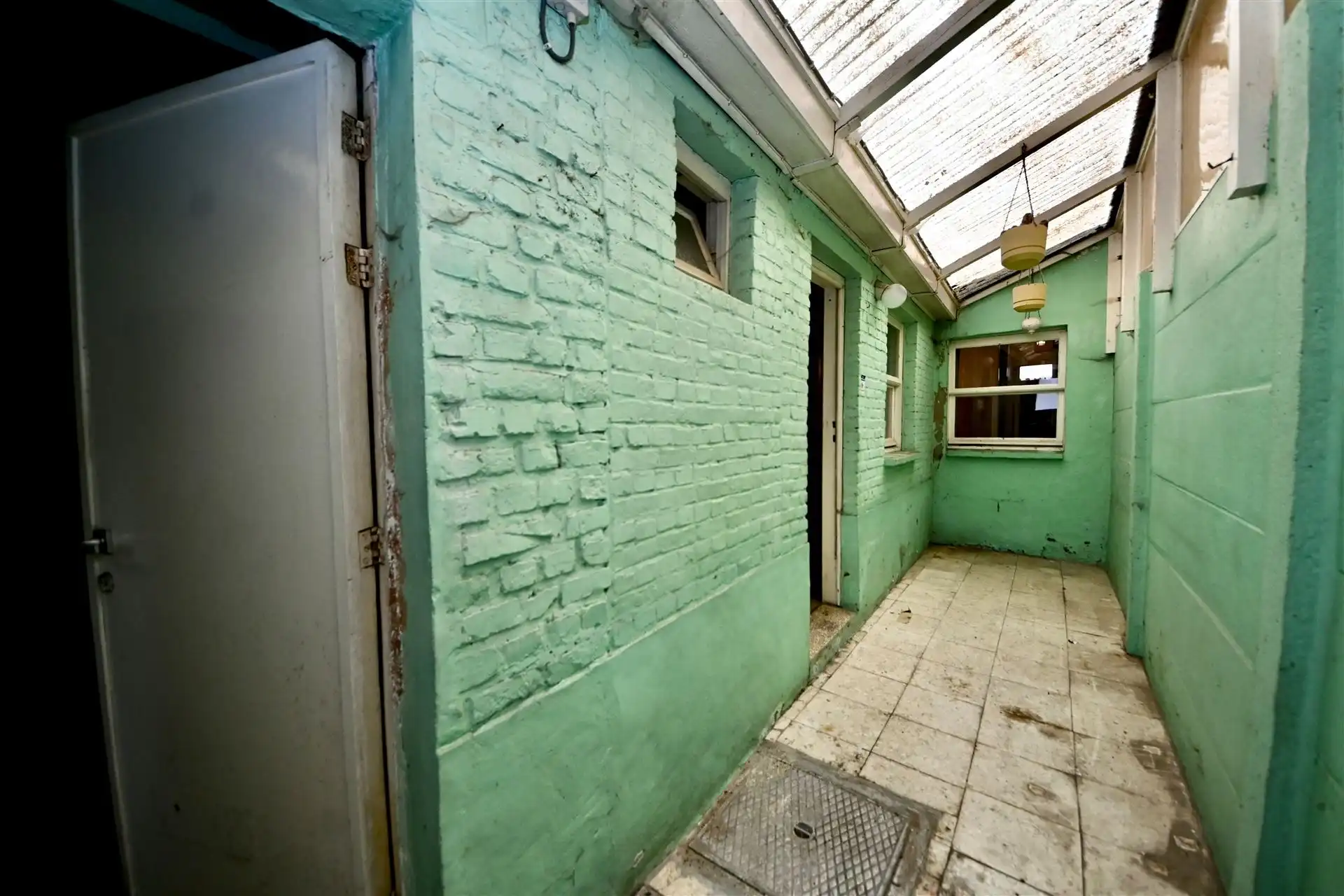 Te renoveren woning met 3 slaapkamers, tuin en garage.  foto 13