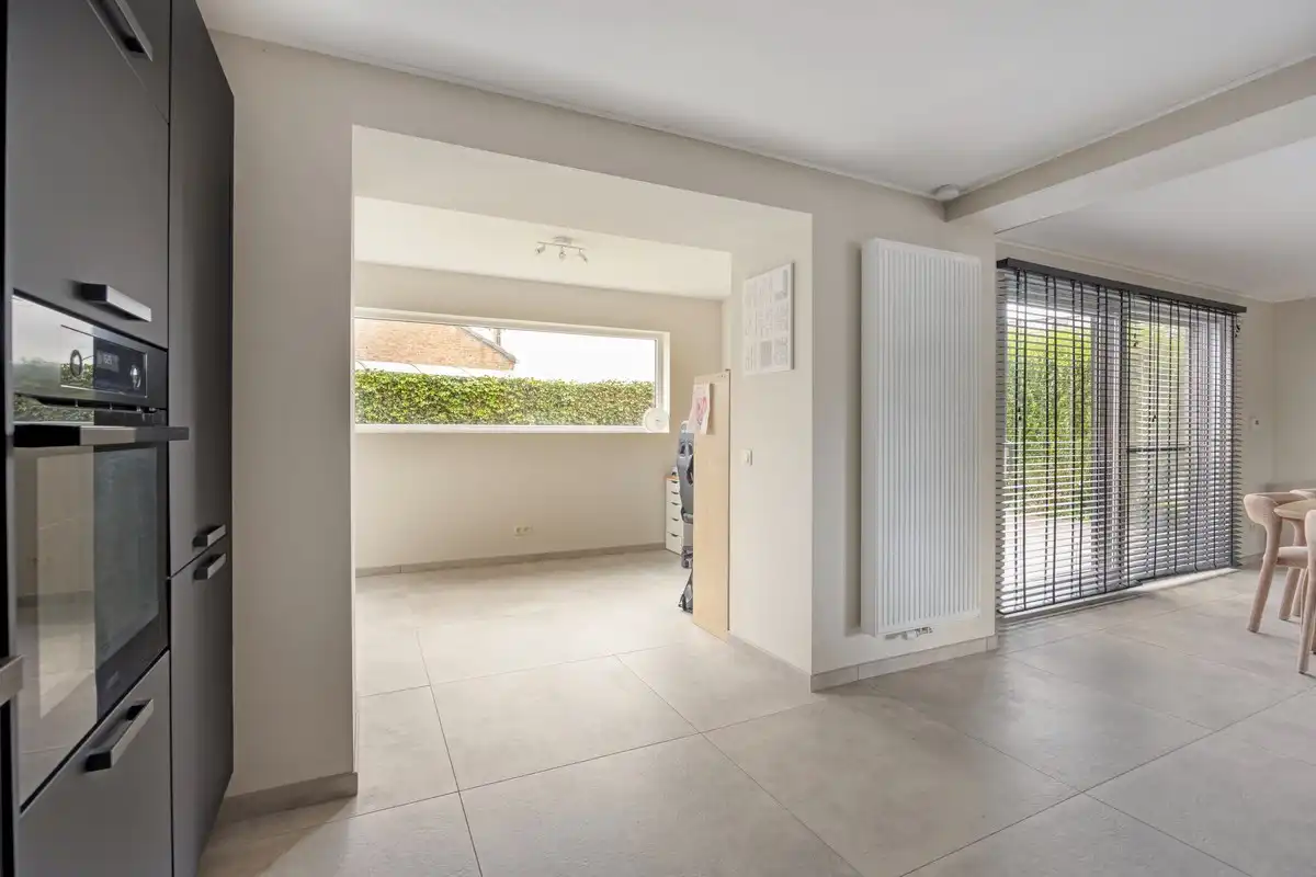 Halfopen bebouwing met 3 slaapkamers, tuin en garage foto 17