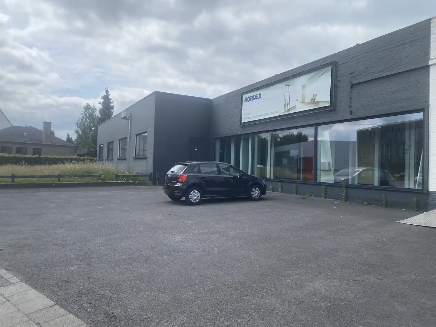 Retailopportuniteit met parkeergelegenheid op toplocatie in Aalter foto 3