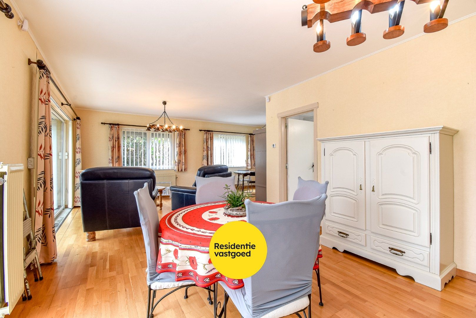 Ruim te renoveren villa op rustige ligging foto 6