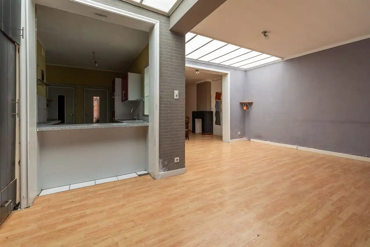 Ruime woning met zuidgerichte tuin en garage in rustige straat nabij centrum. EPC C en 5+ slaapkamers. foto 11