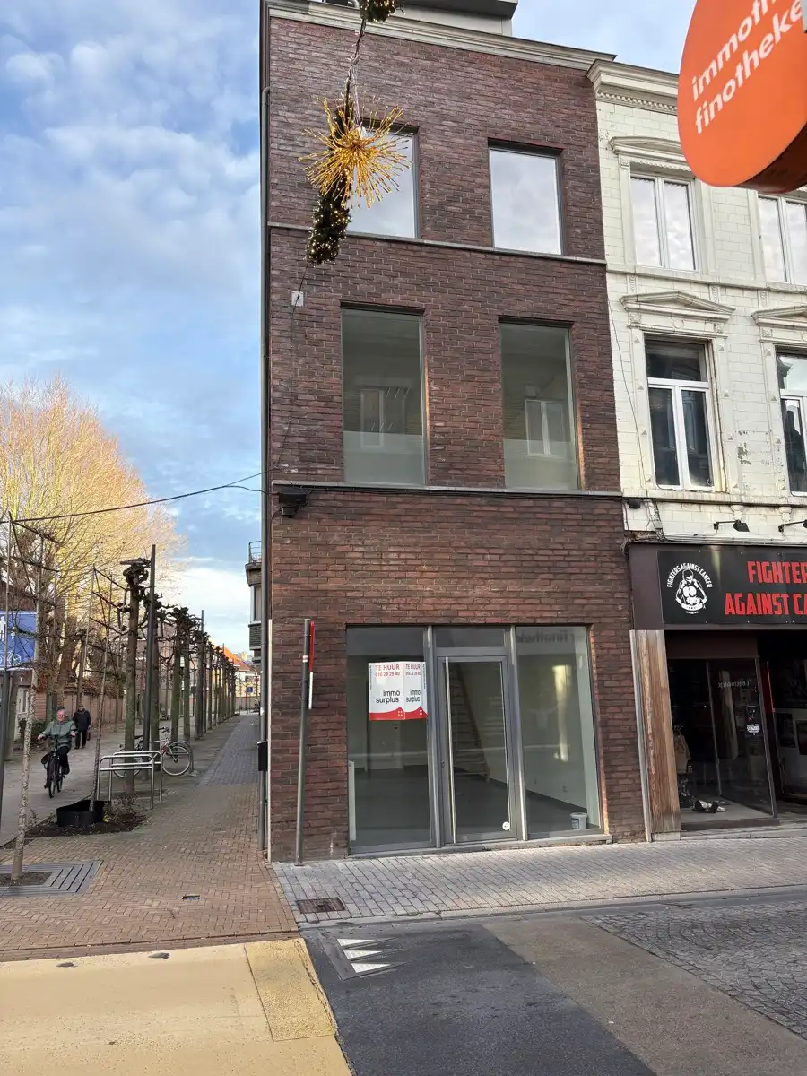 Recente handelsruimte in het centrum foto 3