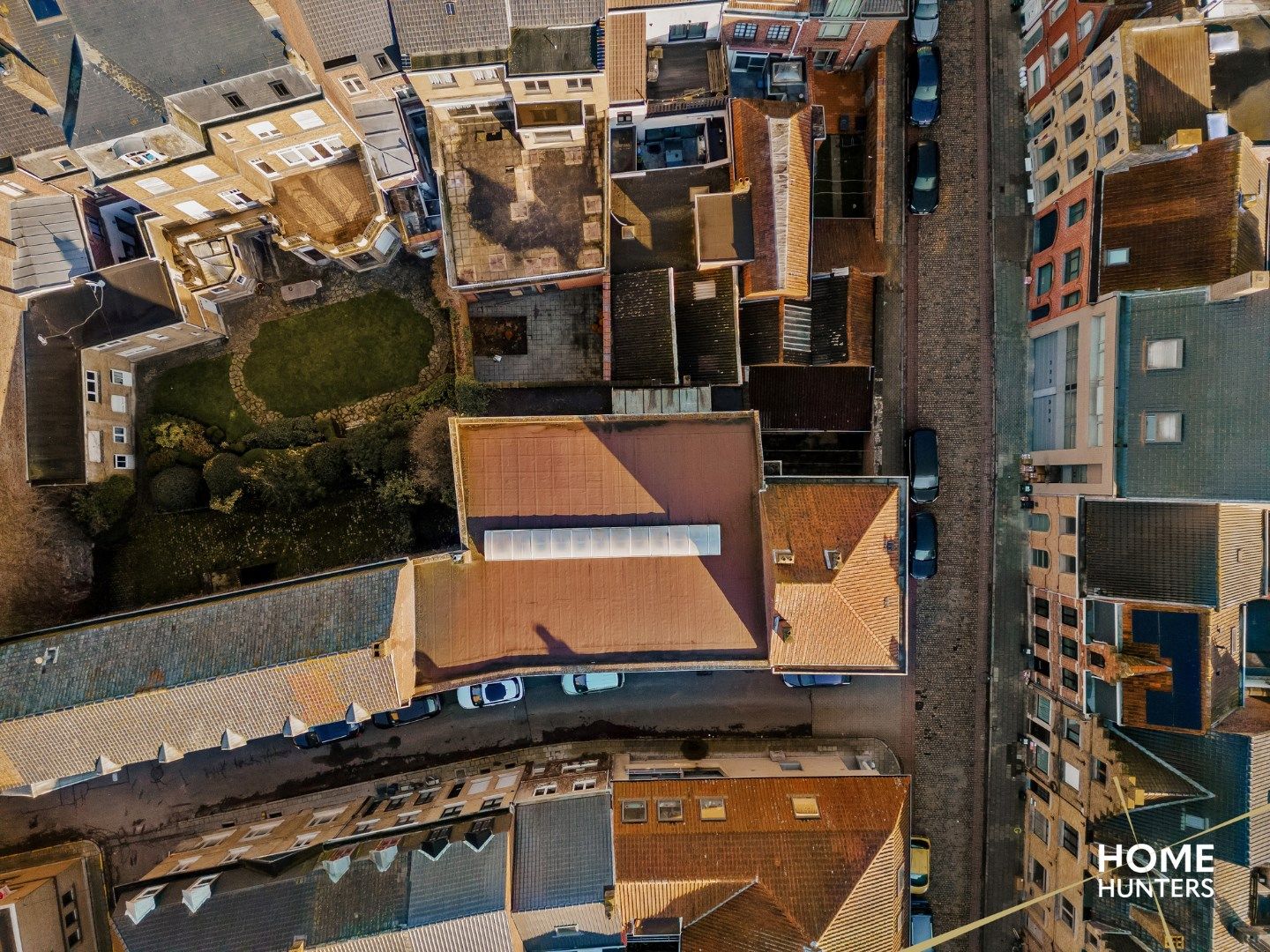 Kantoorgebouw met 2 grote garages in het hartje van Ieper foto 21