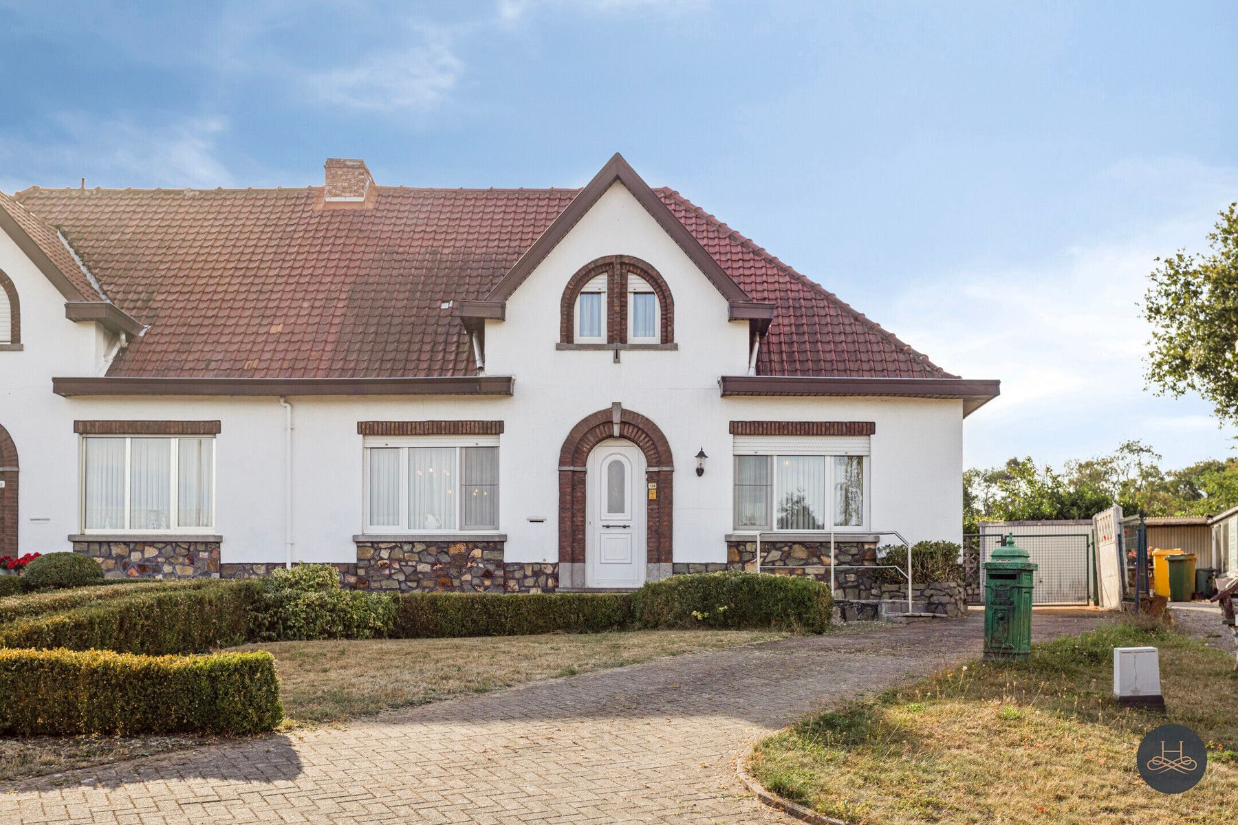 Karaktervolle en ruime halfopen woning met leuke tuin foto 3