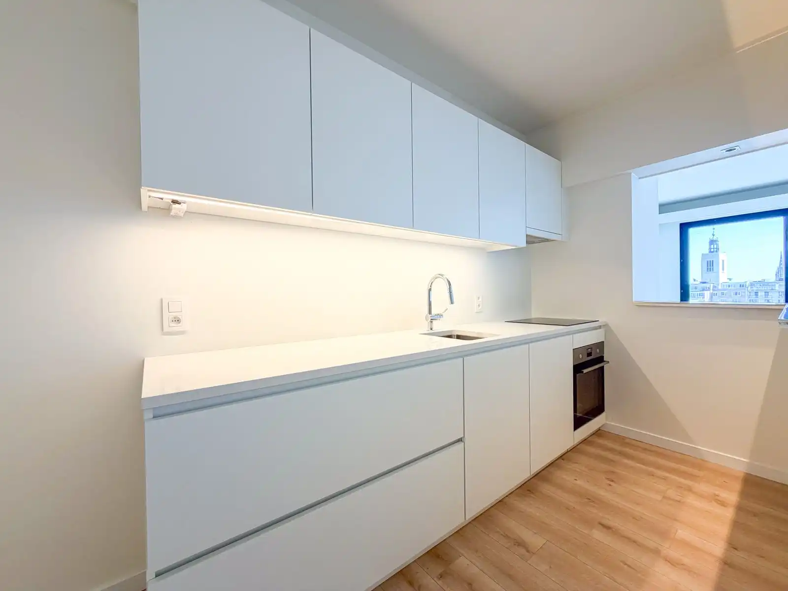 Zonnig 2-slaapkamer appartement op de 7de verdieping in het hart van Oostende, pal aan zee! foto 5