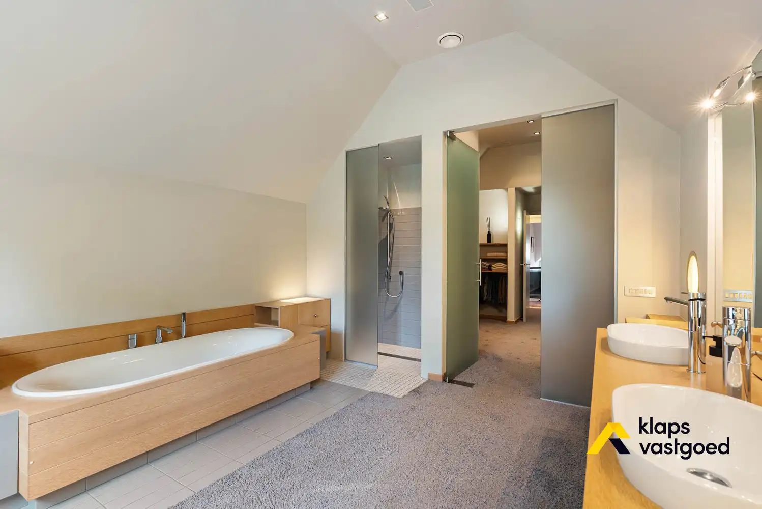 Uitzonderlijk mooie villa op 2.114 M2 in Kinrooi. foto 22