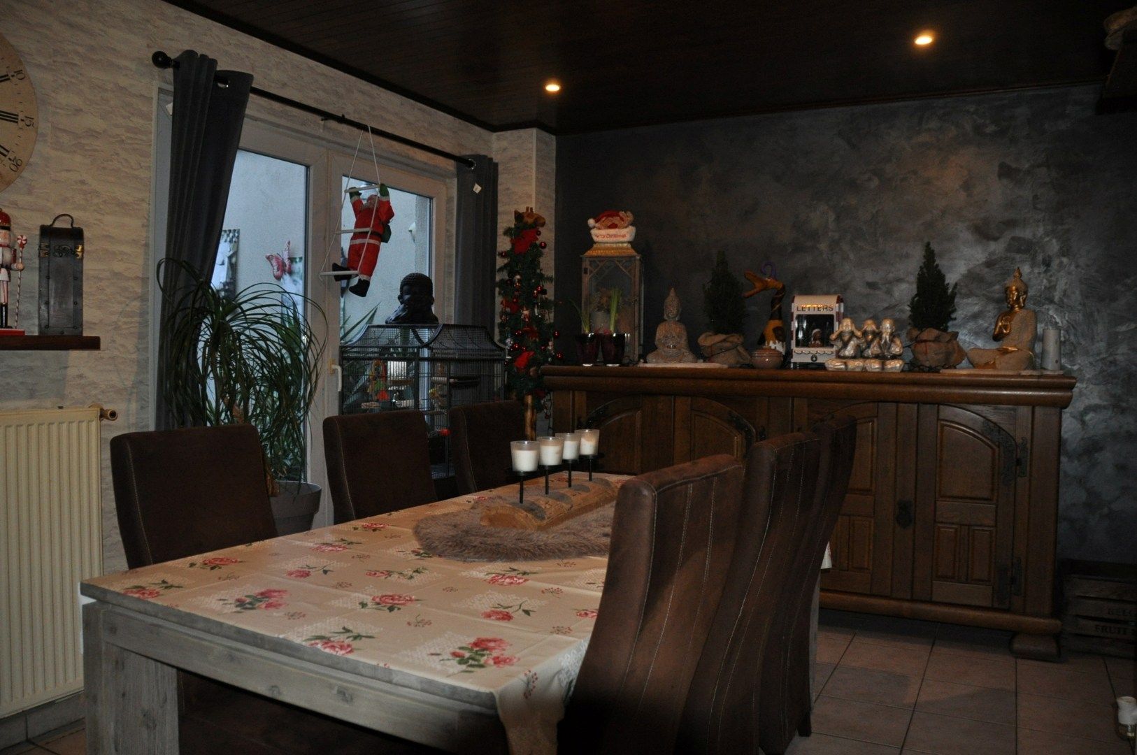 Gezellige rijwoning in het centrum van Izegem - drie slaapkamers - aankoop garagebox mogelijk. foto 3