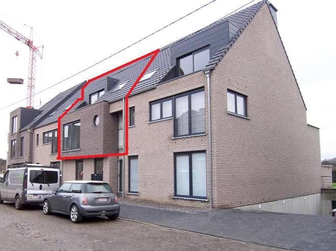 Luxueuze 3 slaapkamer duplex. Met grote garage en kelderberging. foto {{pictureIndex}}