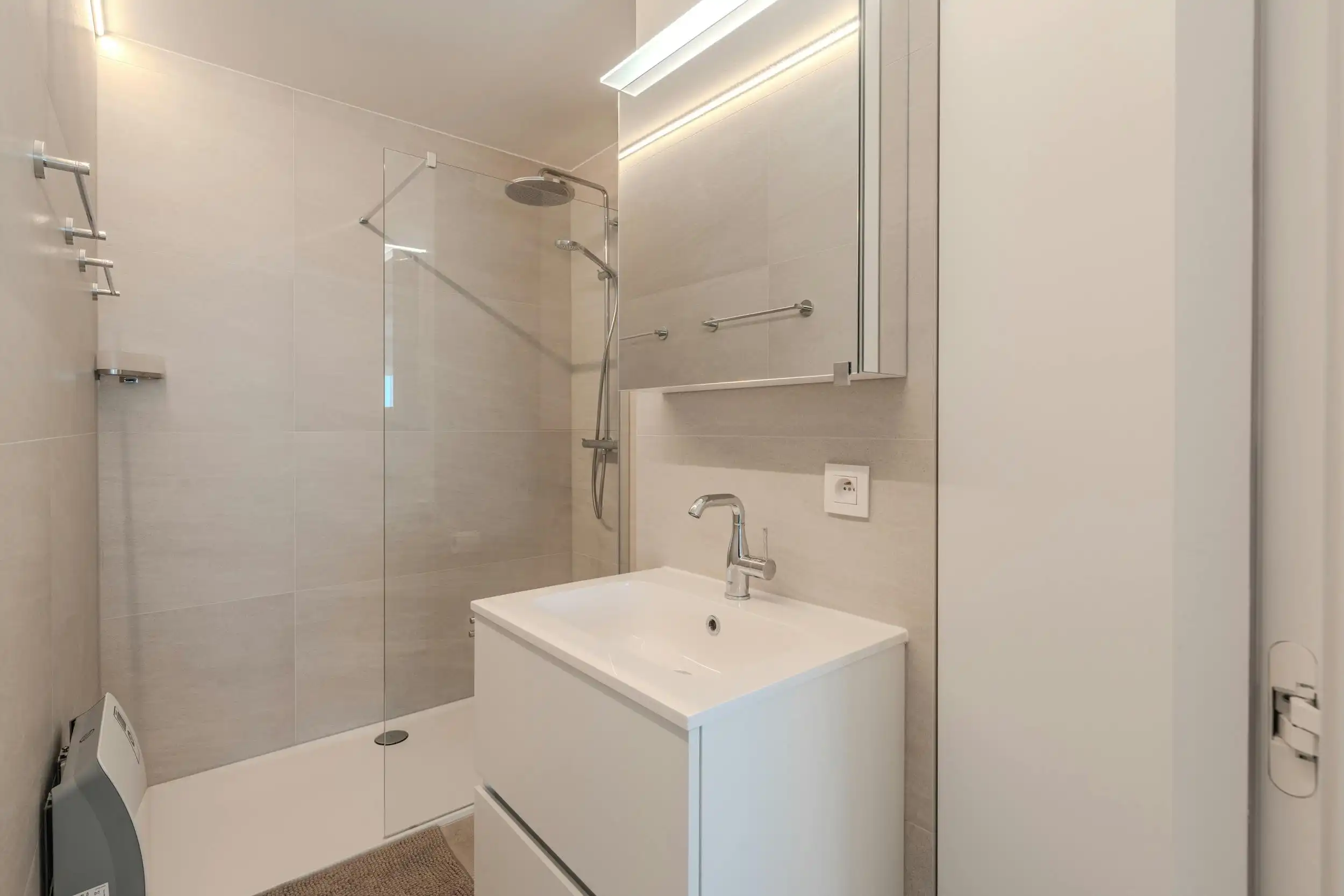 Prachtig gerenoveerd appartement met frontaal zeezicht! foto 7