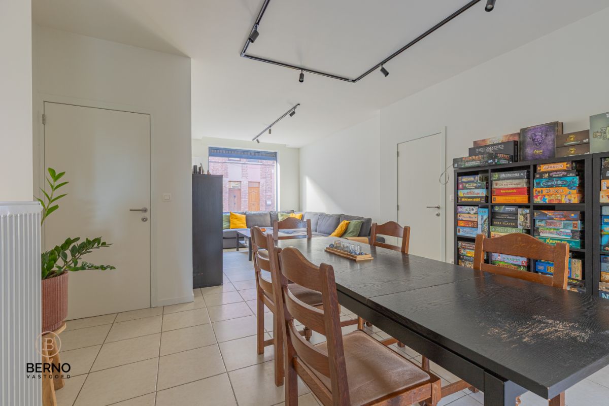 Woning met tuin en zij-ingang foto 2