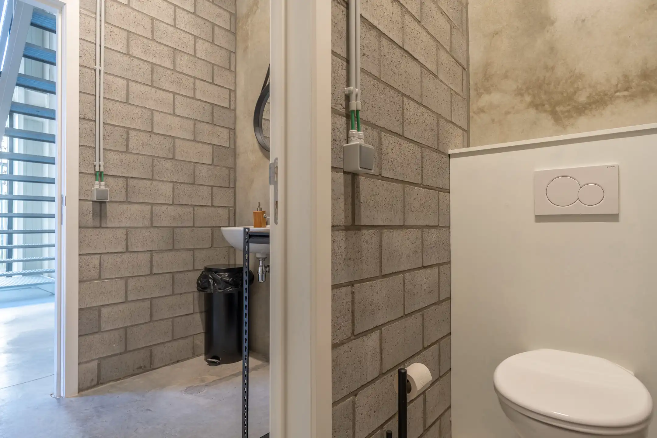 Nieuwbouw KMO-unit met twee autostaanplaatsen te Merksplas. foto 10
