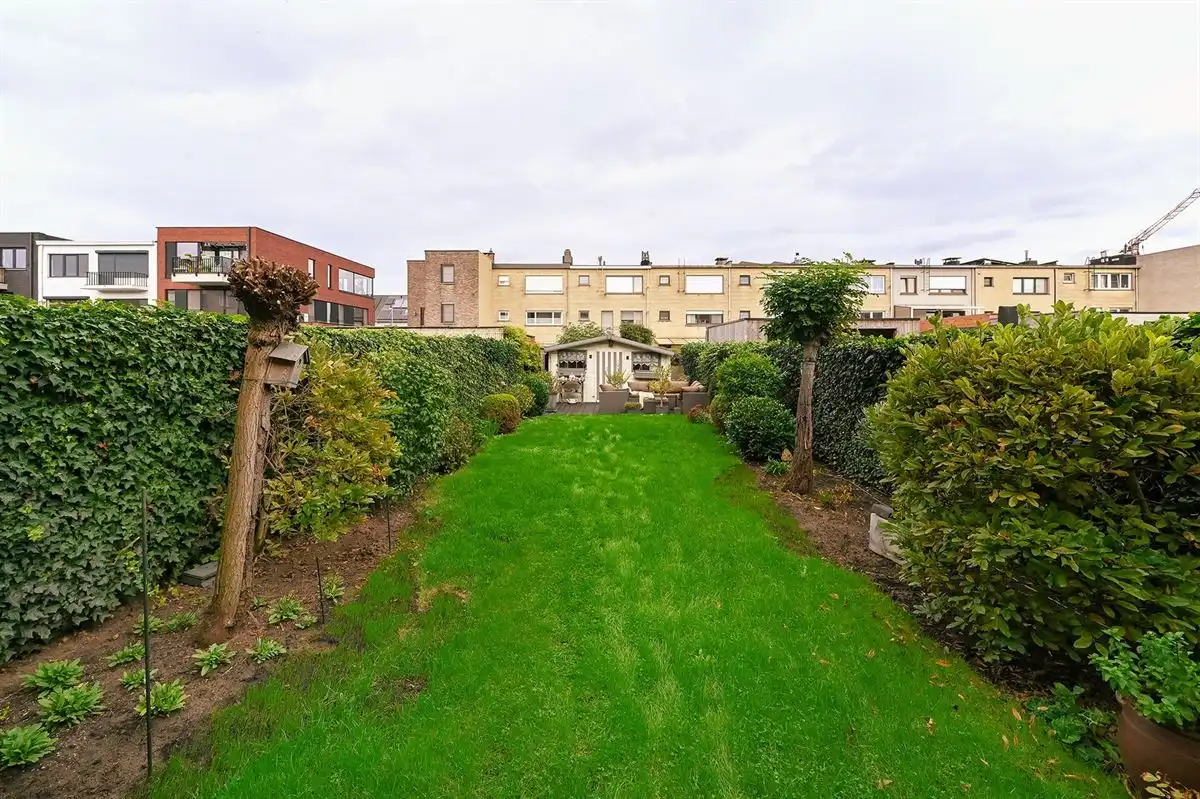 Bel-etage in zeer fijne woonwijk foto 23