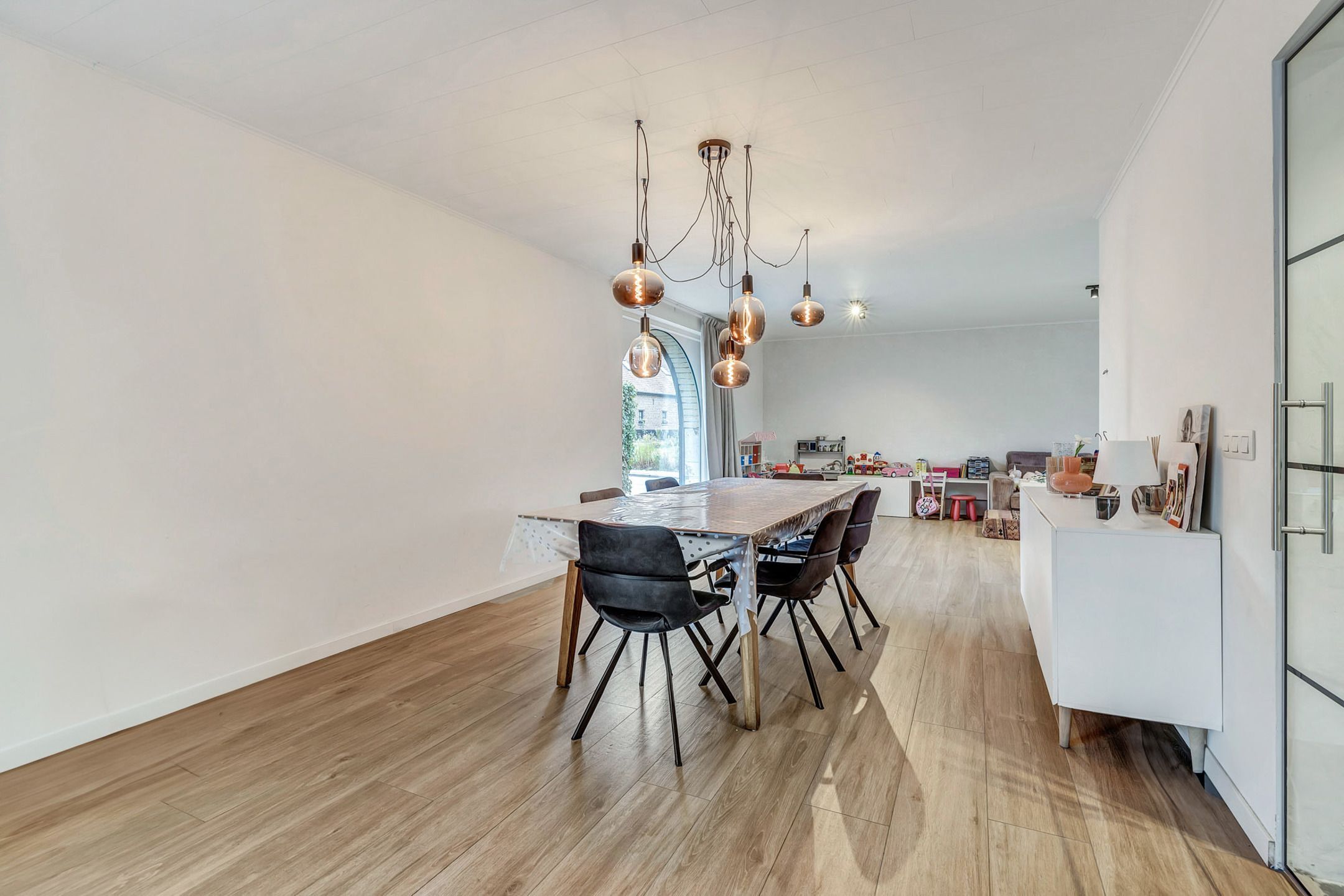 Instapklare woning te Ternat met drie slaapkamers, tuin en carport! foto 3