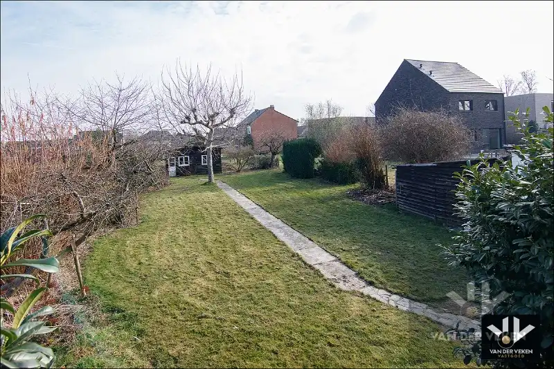 Bouwgrond +- 10 aren (huidige woning wordt afgebroken door de huidige eigenaars) voor open bebouwing op een rustige, maar zeer goed bereikbare locatie in het charmante Diepenbeek foto 8