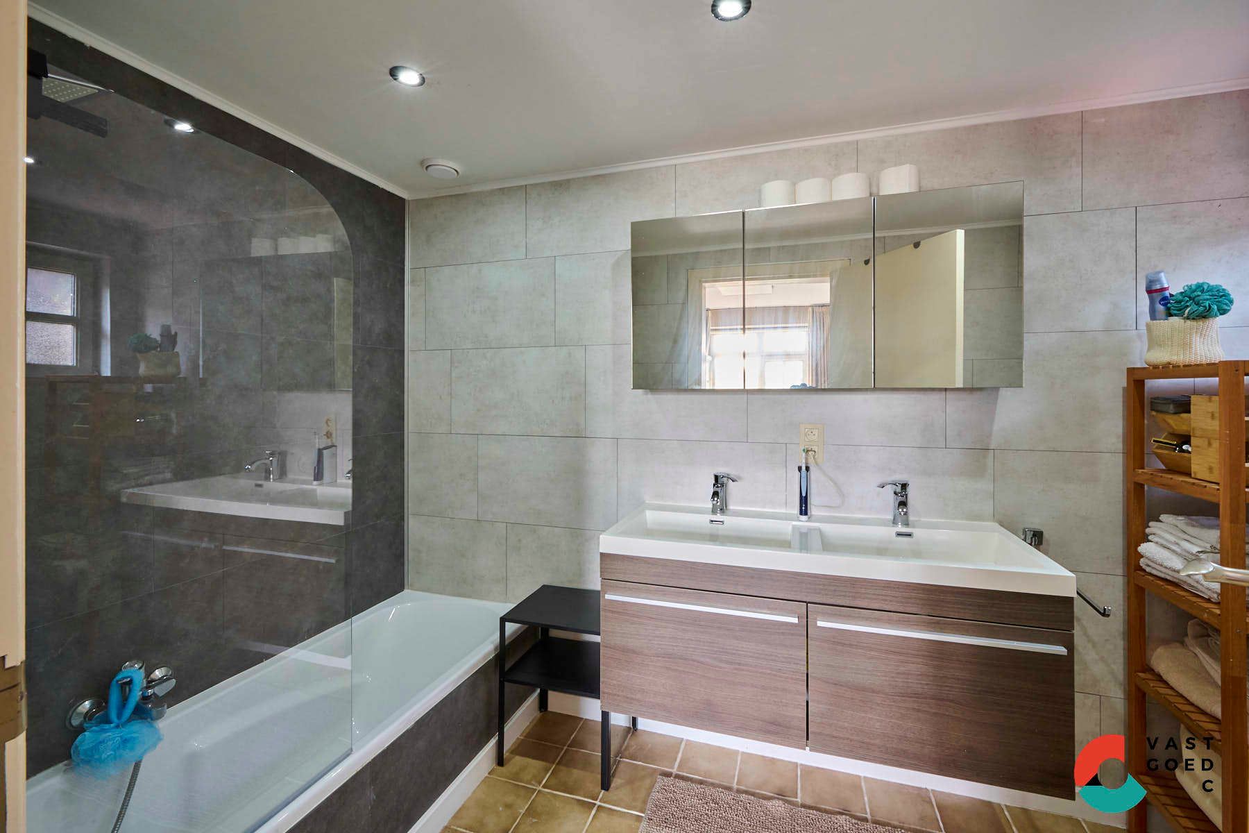 Rustig gelegen karaktervolle hoeve met zicht op de weilanden foto 15