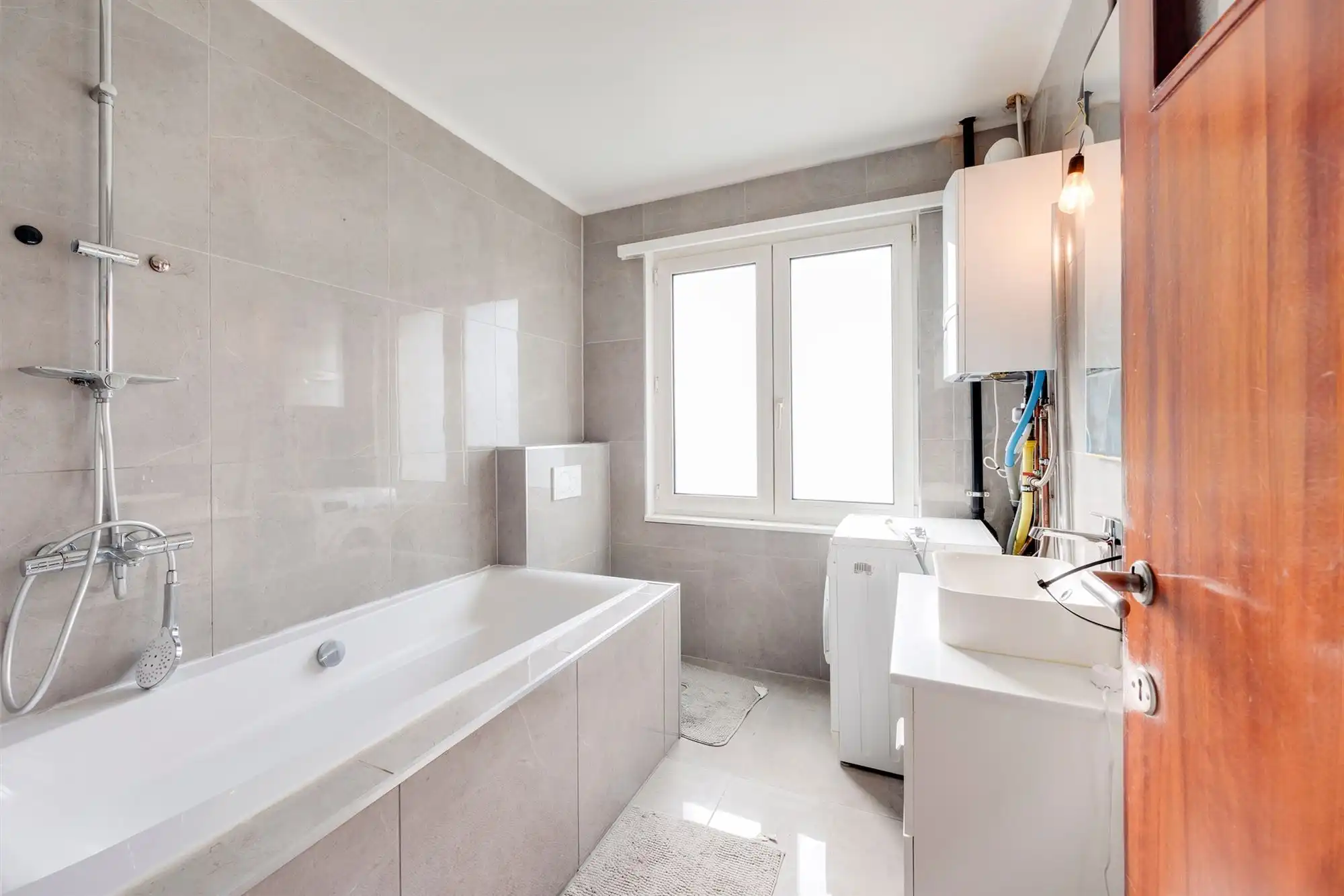 Instapklare woning met 4 (mog 5.) slaapkamers en tuin op rustige locatie!  foto 13