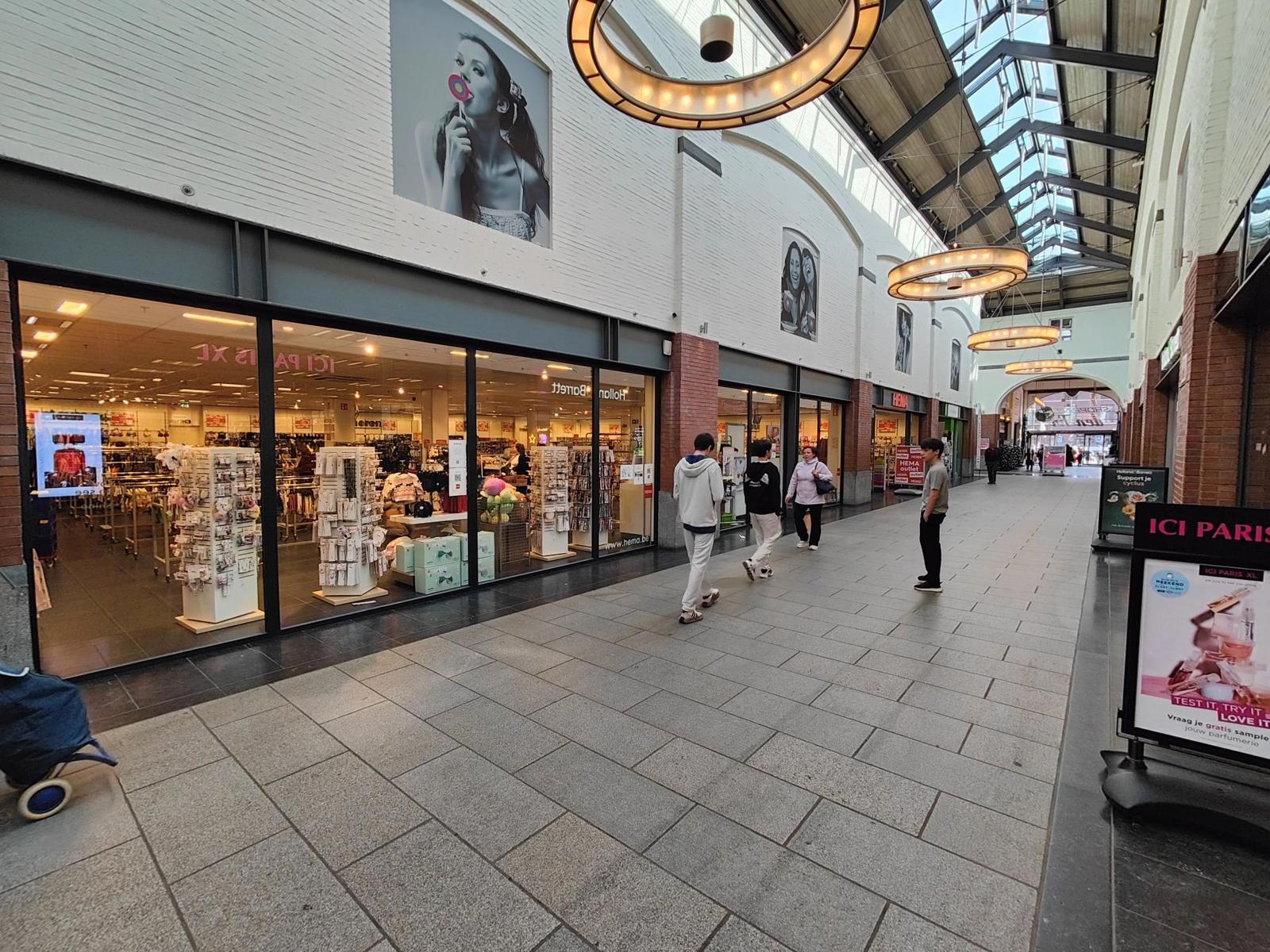 Shopping Center den Tir foto 3