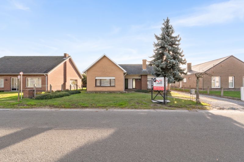 Goed gelegen ruime woning 3 slaapkamers op 671m²! foto {{pictureIndex}}