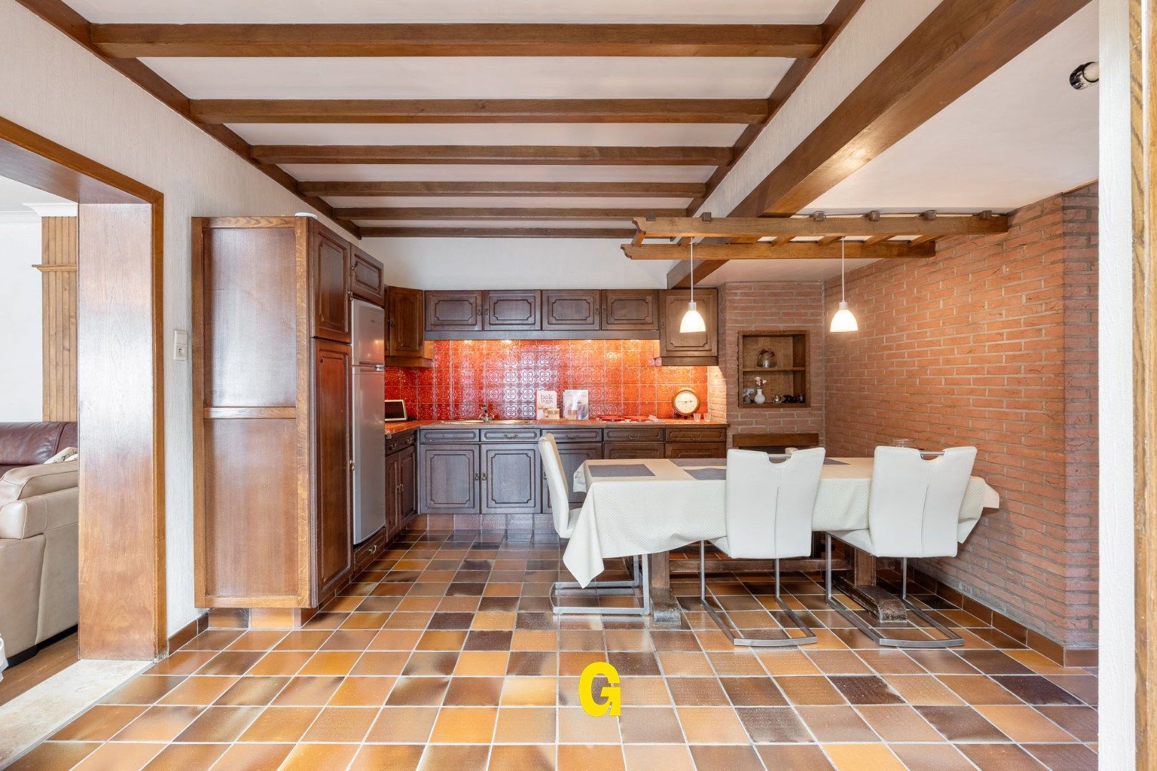 Netjes verzorgde halfopen woning met ruime garage vlakbij het centrum van Munsterbilzen foto 10