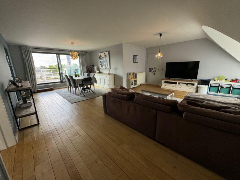 Instapklaar dakappartement van ±170m² met 2 slpks, terras & parking! foto 6