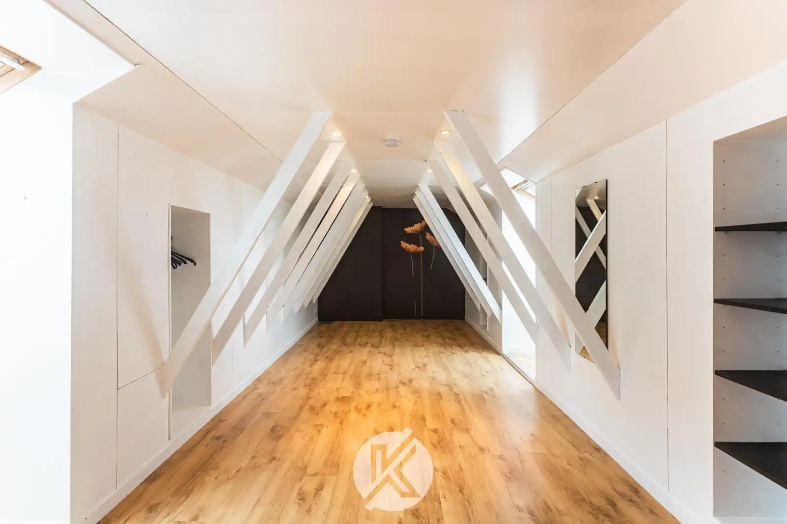 Ruime woning met uitzicht op omliggend landschap foto 24