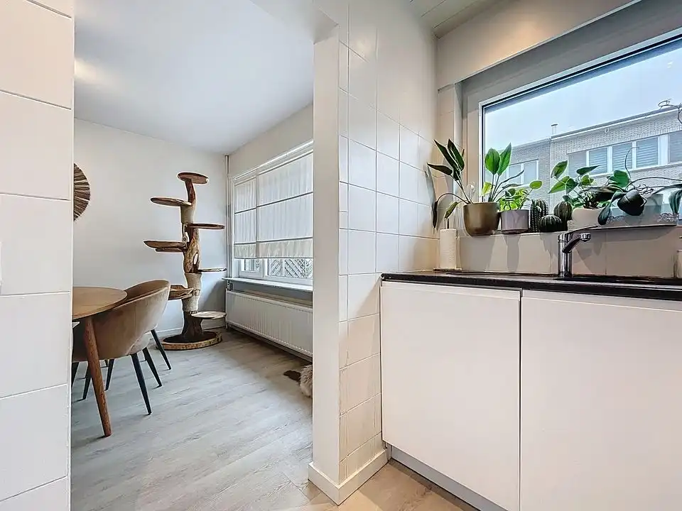 Gerenoveerd hoekappartement GLV  (2 slpks + dressing/bureau/babykamer) met tuin en garage foto 10