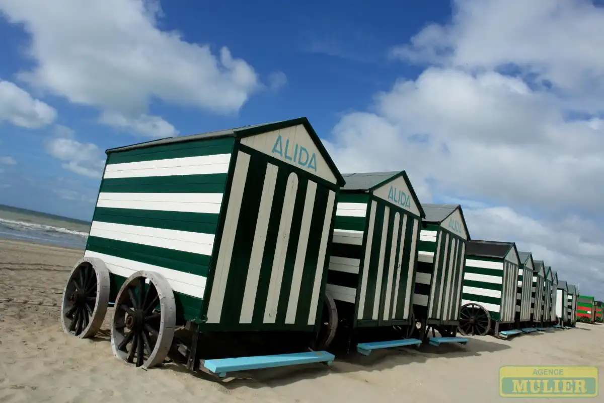 GARAGE TE KOOP DE PANNE foto {{pictureIndex}}