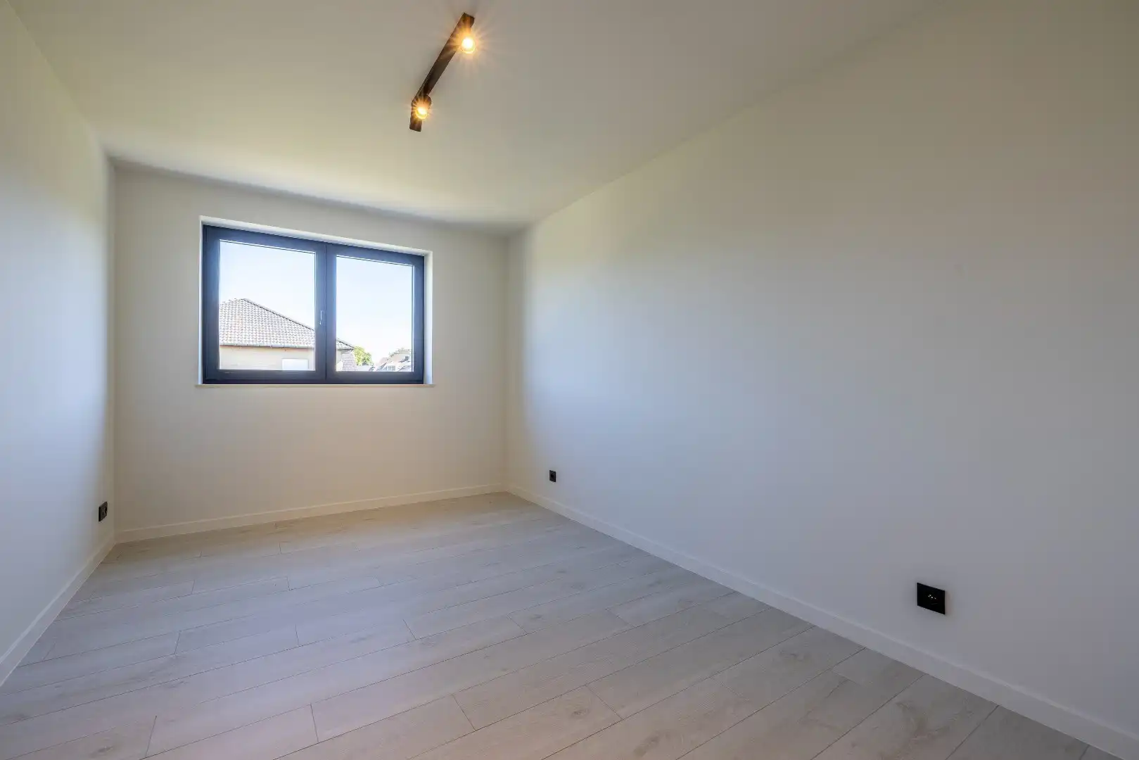 HALF OPEN NIEUWBOUW BEN-WONING MET 3 SLK, GARAGE, TERRAS EN TUIN foto 17