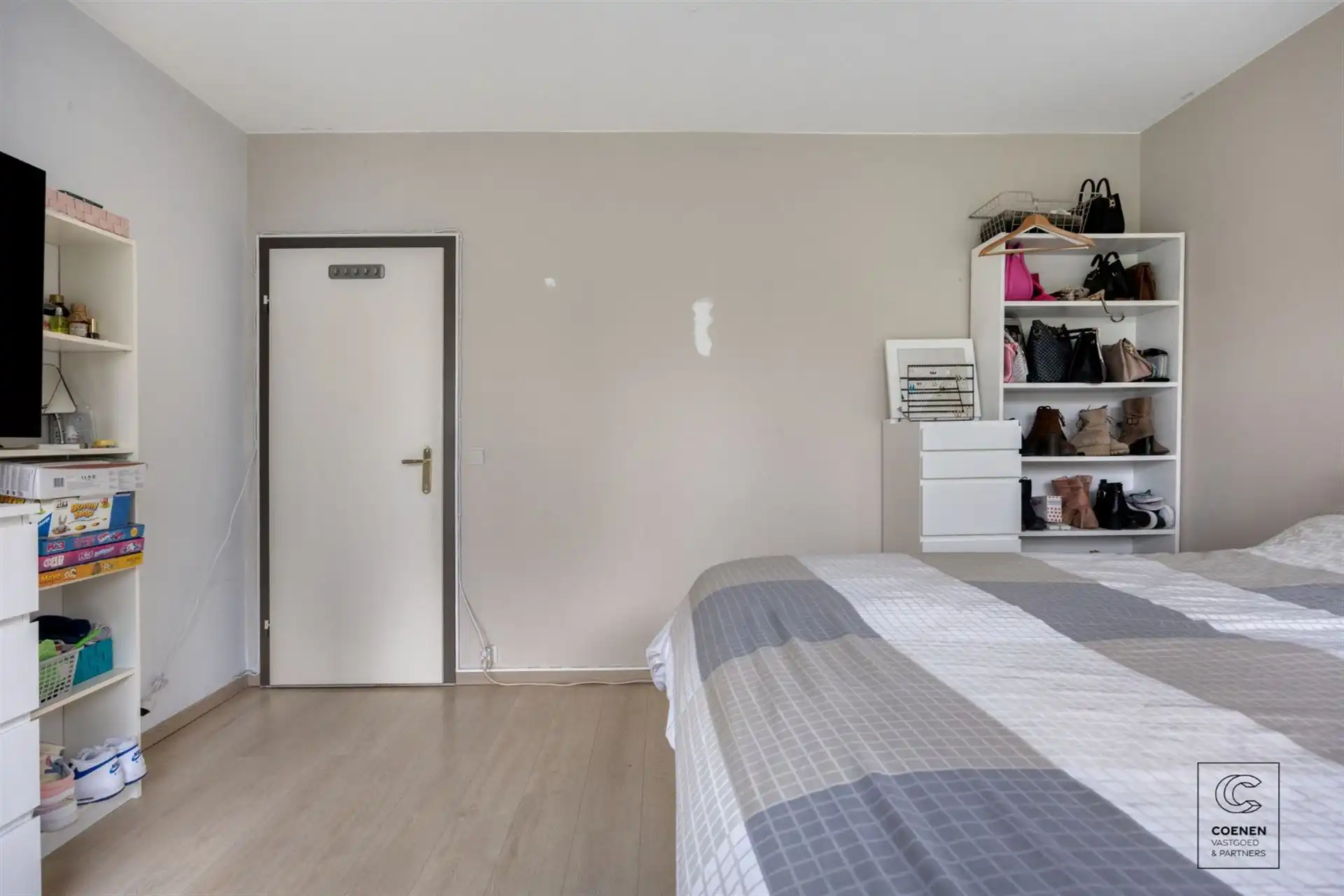 Ruim appartement met 3 slpk en schitterende tuin te Merksem! foto 11