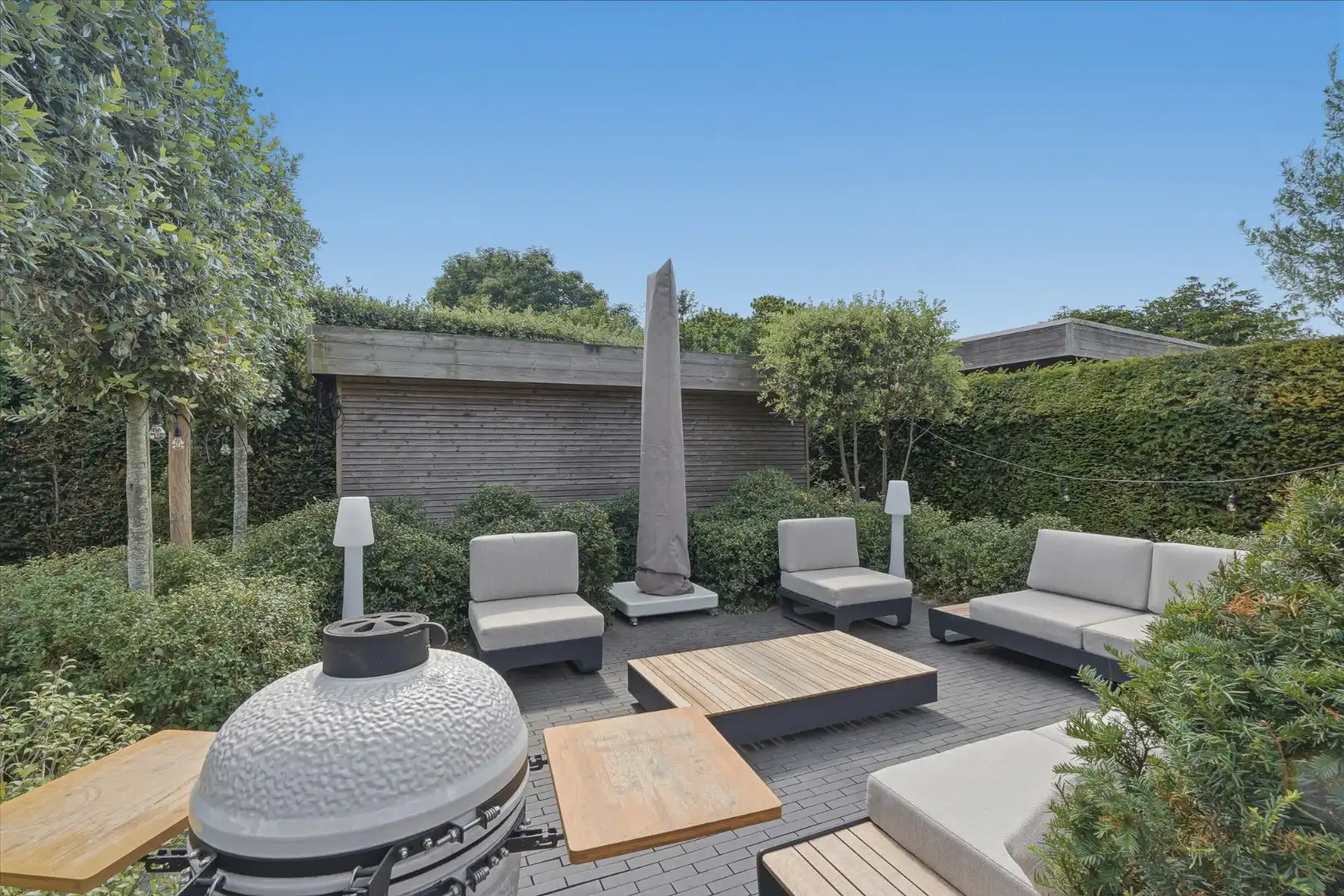 Moderne halfopen bebouwing met zonnige tuin en hoogwaardige afwerking foto 14