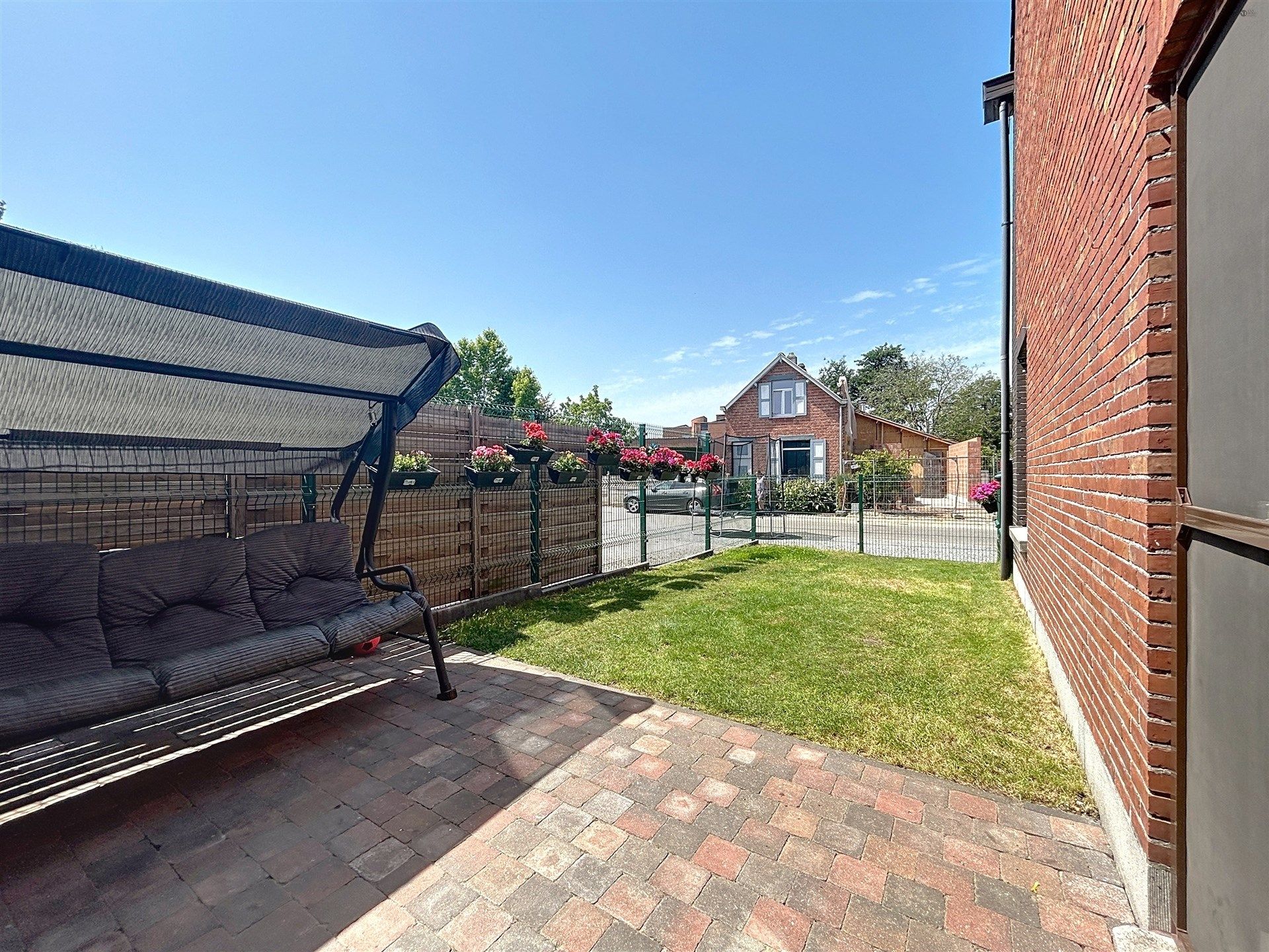 Gerenoveerde half open bebouwing met garage op toplocatie foto 10