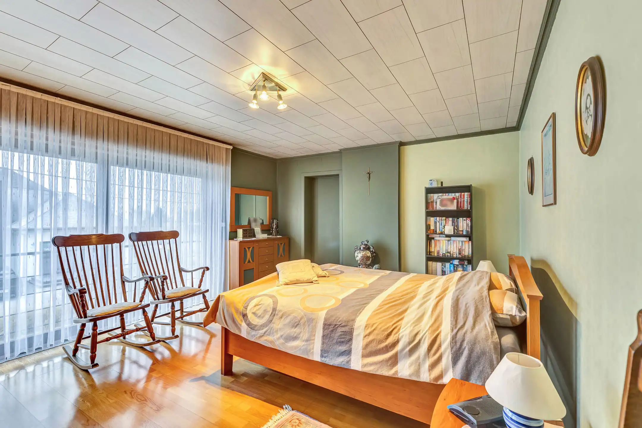 Ruime, solide woning op strategische ligging foto 14