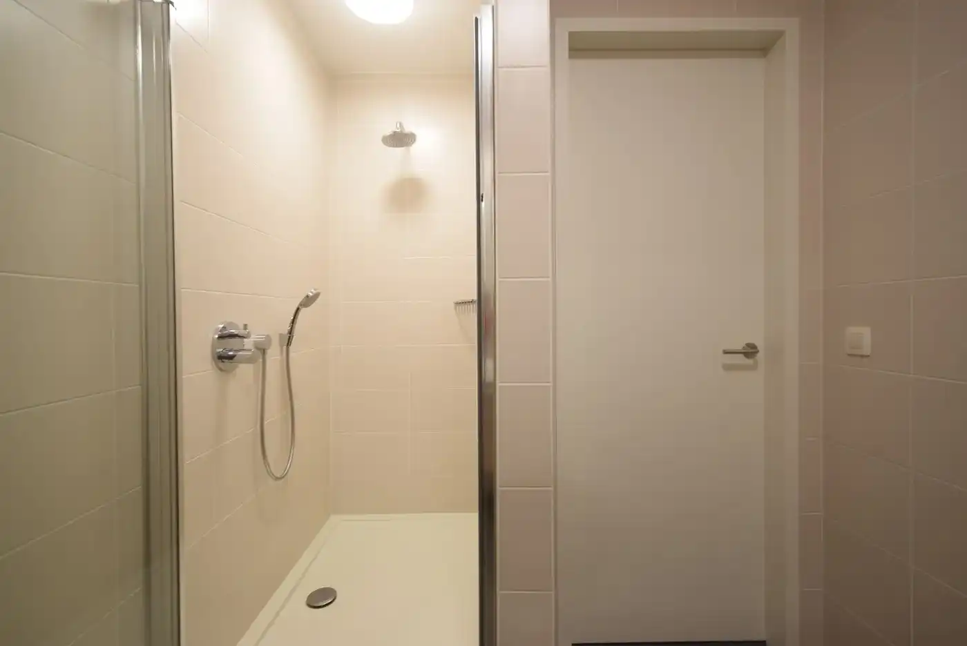 EXCLUSIEF APPARTEMENT IN GROENE EN RUSTIGE OMGEVING NABIJ HET STERREBOS foto 10