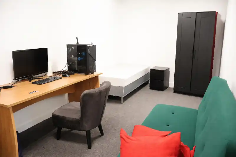 Ruim handelspand van 202m² op toplocatie in het centrum van Genk foto 16