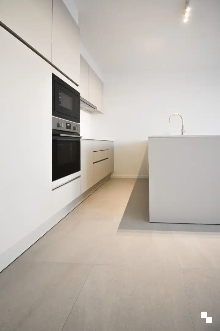 Modern nieuwbouwappartement met groot terras en mooi verzicht aan de rand van Hooglede foto 4