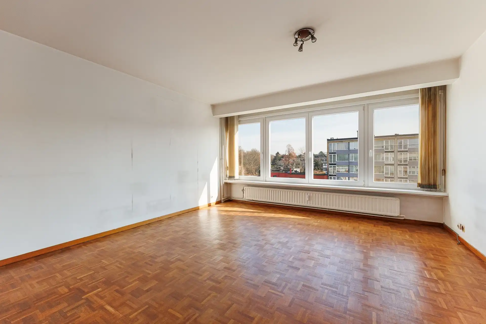 Lichtrijk appartement met garage nabij park Ertbrugge foto 9