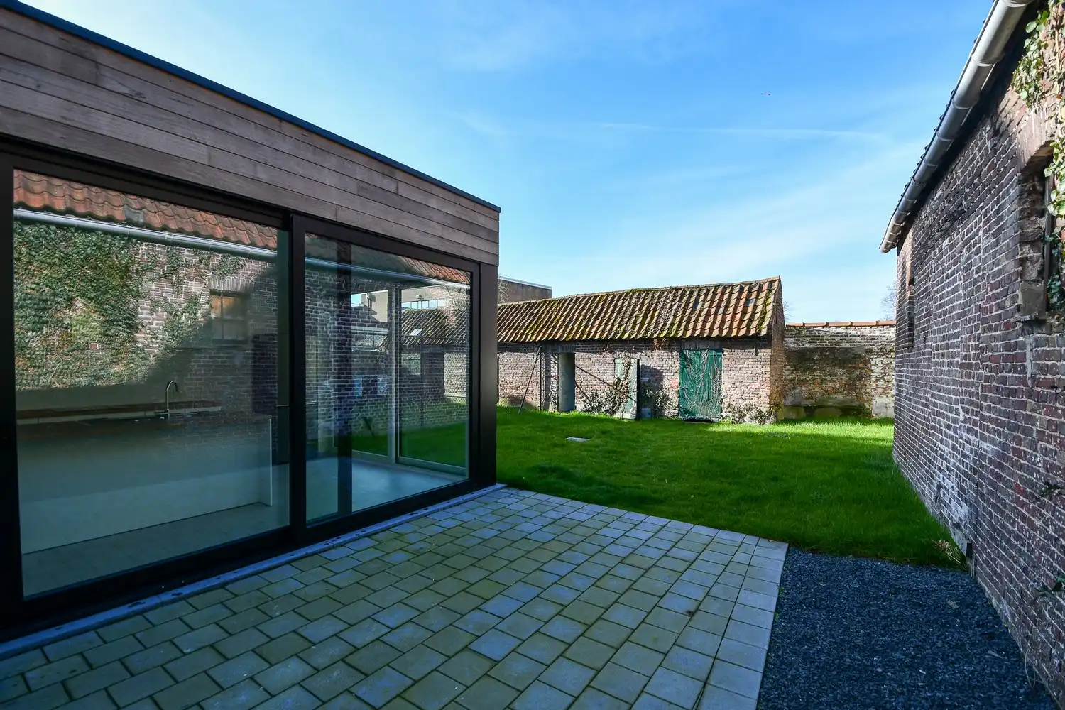 Volledig gerenoveerde dorpswoning met 3 slaapkamers foto 5