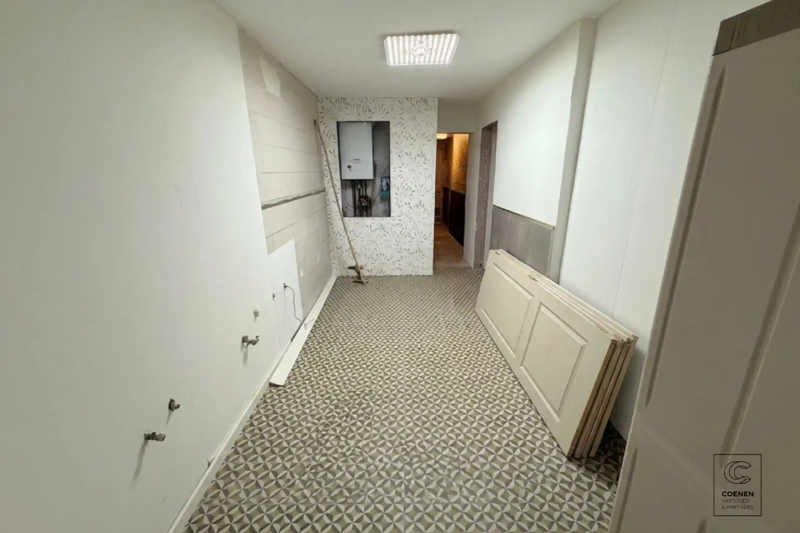 Ruime handelswoning, momenteel ingericht als handelsruimte en 2 appartementen op goede ligging te Antwerpen! foto 19