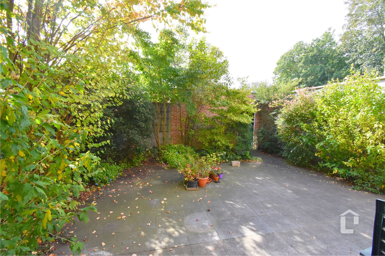 Ruim, recent gelijkvloers appartement in centrum Sint-Denijs-Westerm foto 10