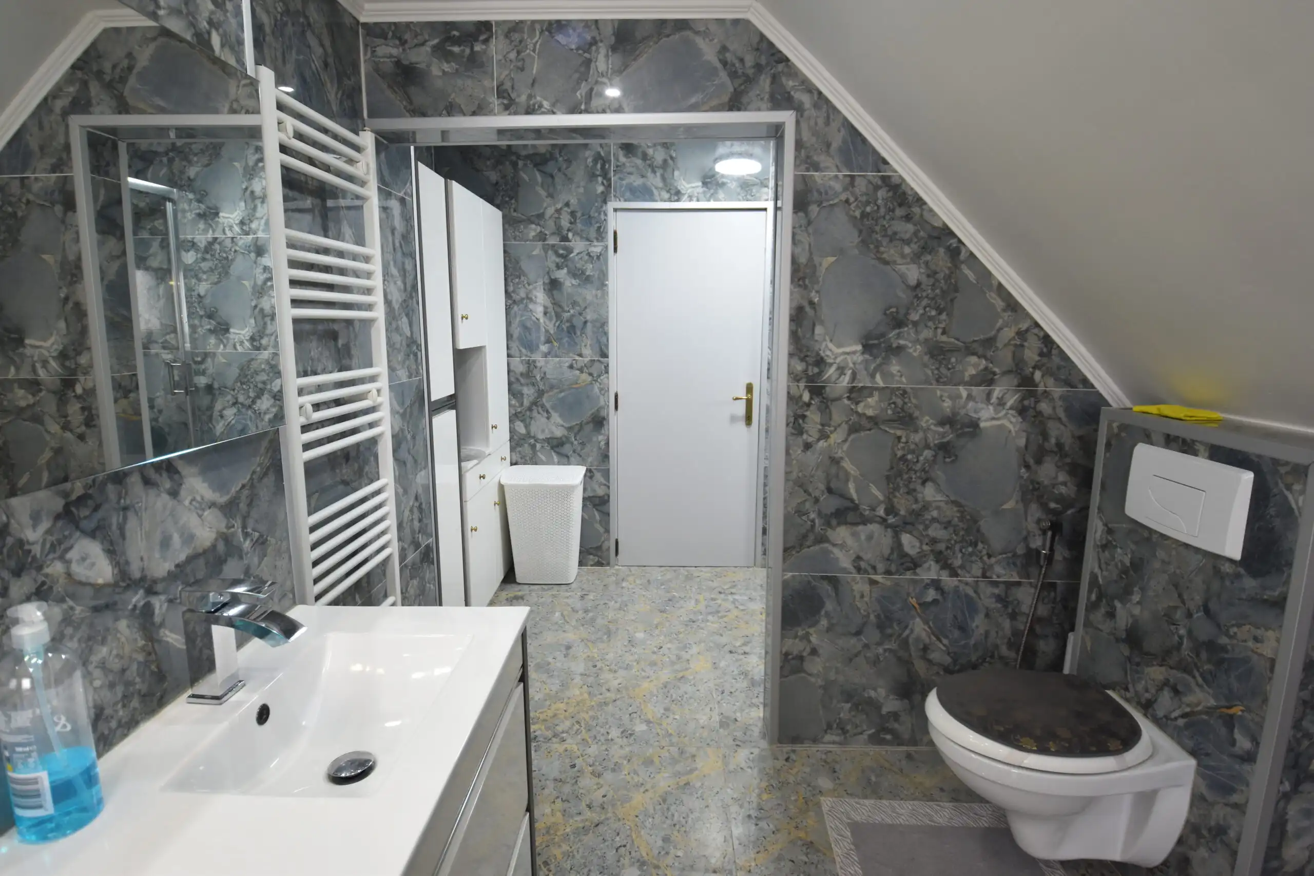 Gezellige woning met garage, veranda en 4 slaapkamers in Nieuwkerken foto 23