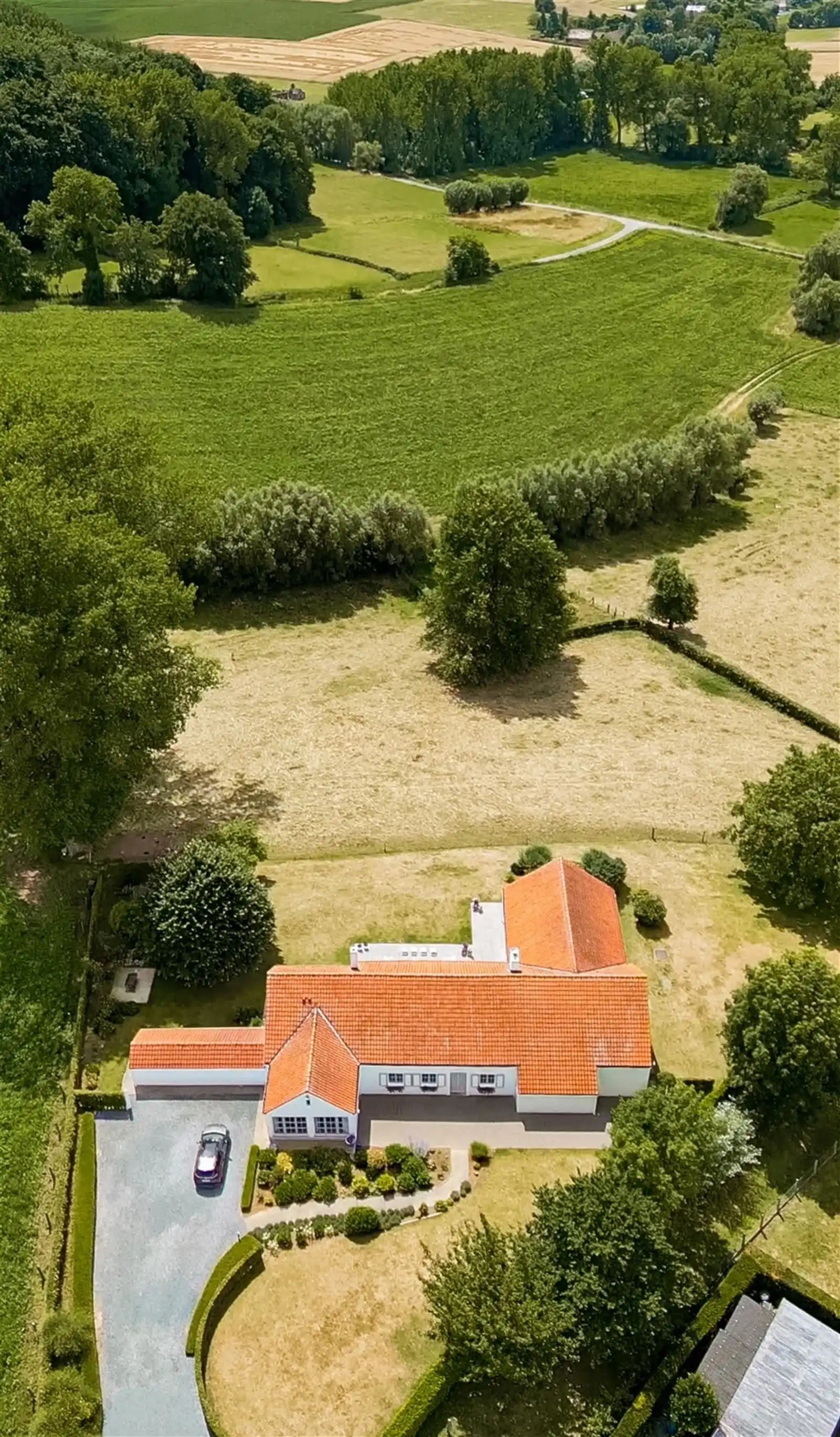 Landhuis met tuin en weide op +/-  78are foto 3